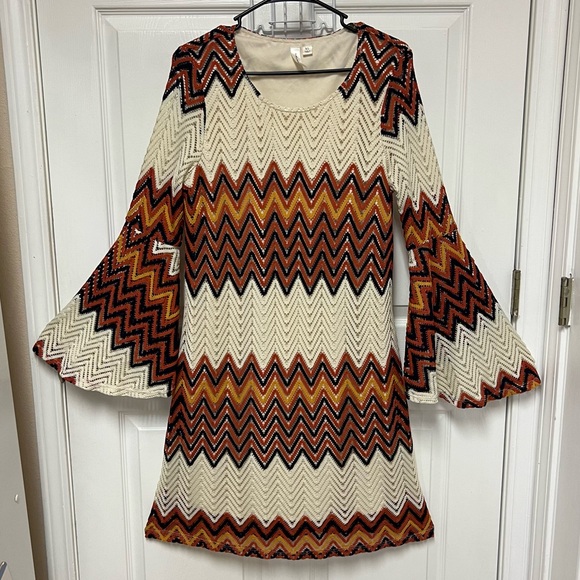 Tacera Dresses & Skirts - Tacera Chevron Pattern Bell Sleeve Dress